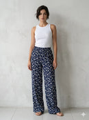 Calça feminina modelo Pantalona